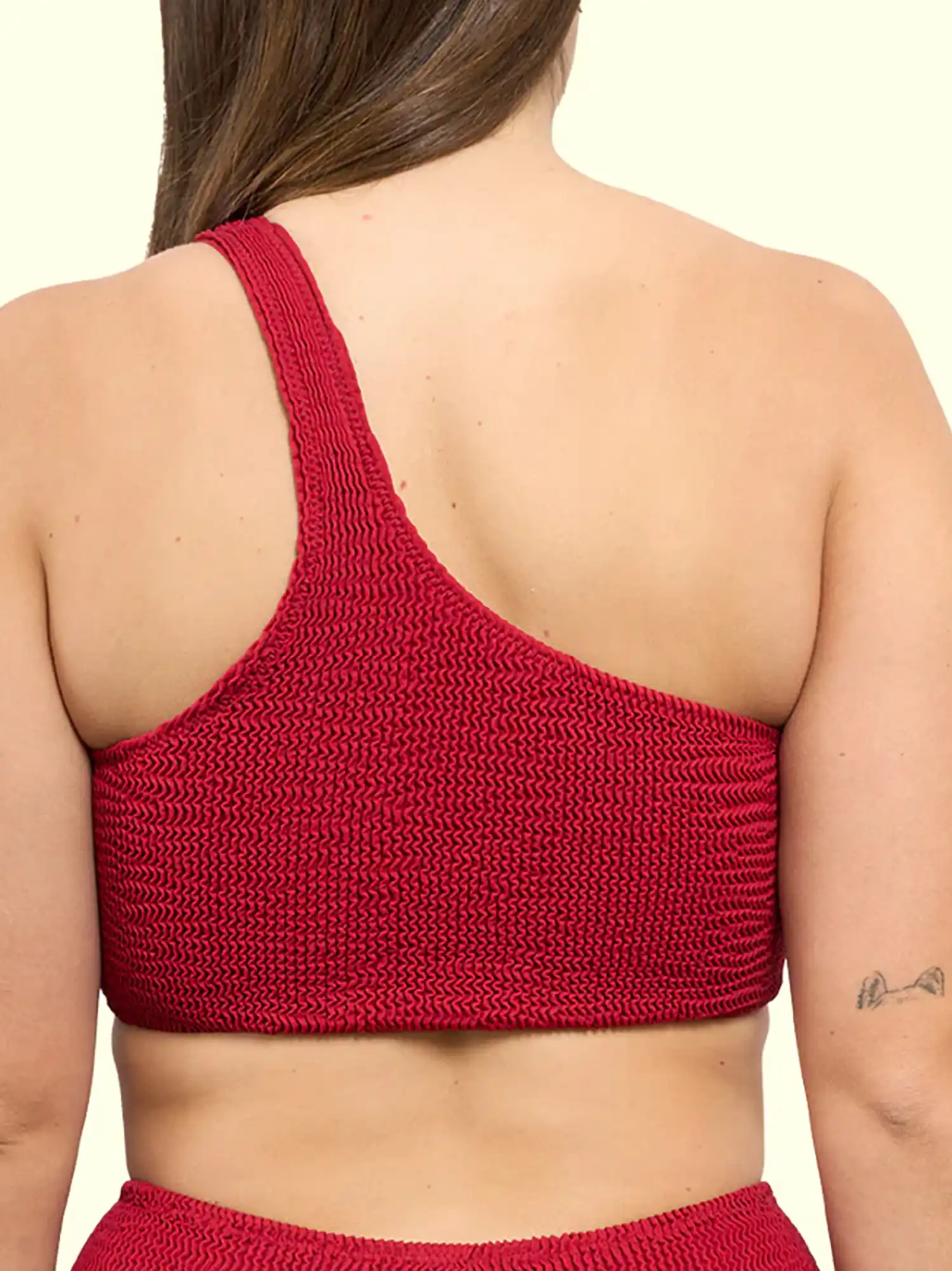Top bikini asimétrico rojo granate, de Calamoon (parte de arriba) 02
