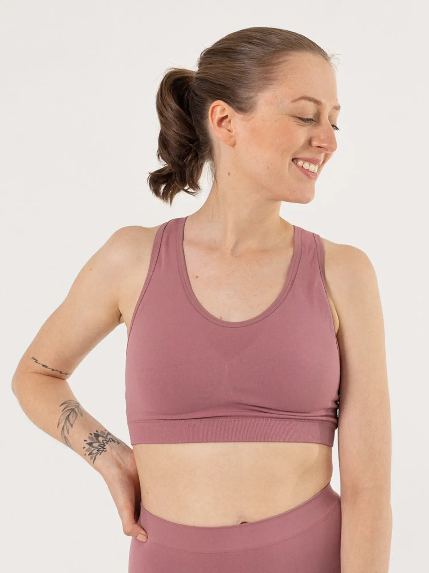 Sujetador deportivo Enja malva de Erlich textil 01