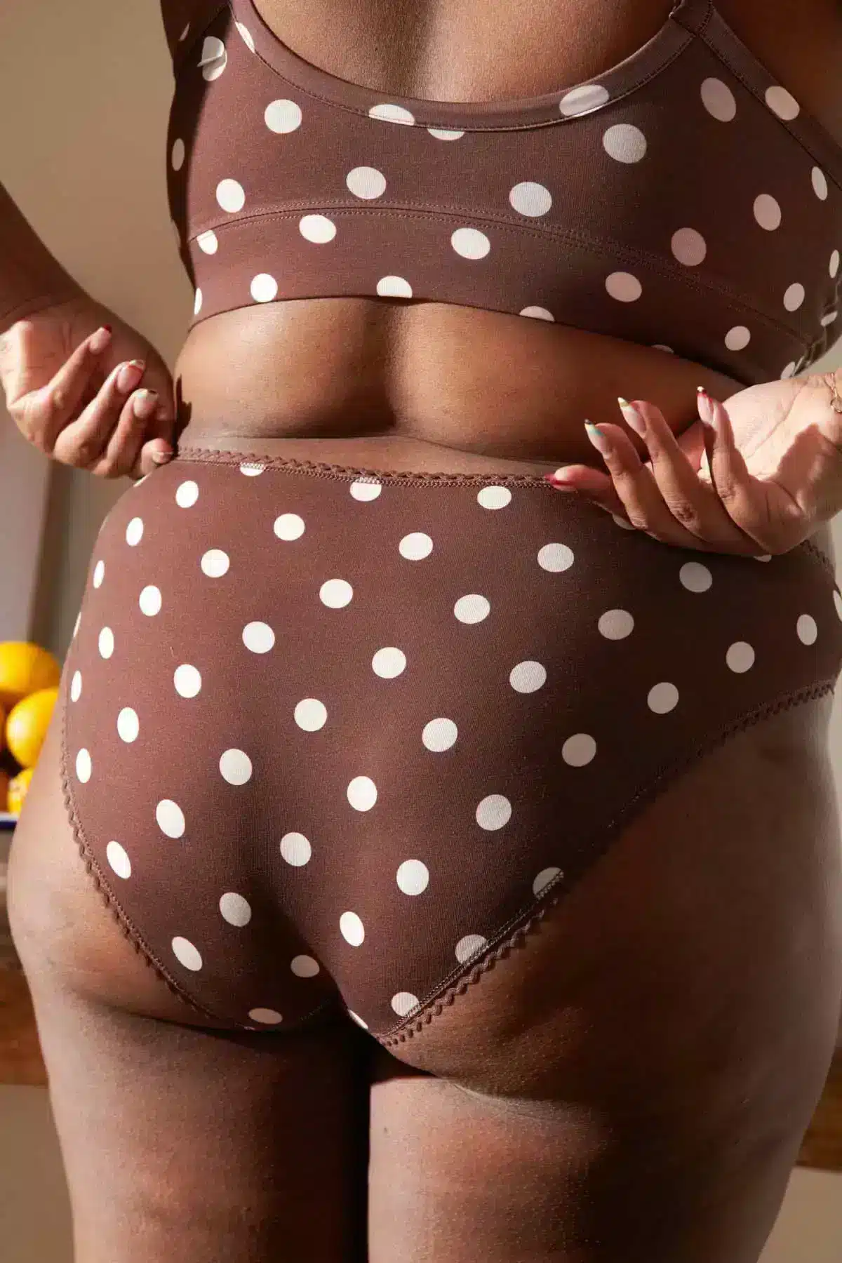 Bragas de algodón orgánico marrón con lunares, de We Are Jolies 01