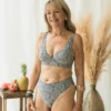 Bikini azulejo azul y blanco cruzado, de Sofía Natalia 02