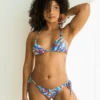 Bikini violeta monstera con tiras ajustables, de Sofía Natalia 03