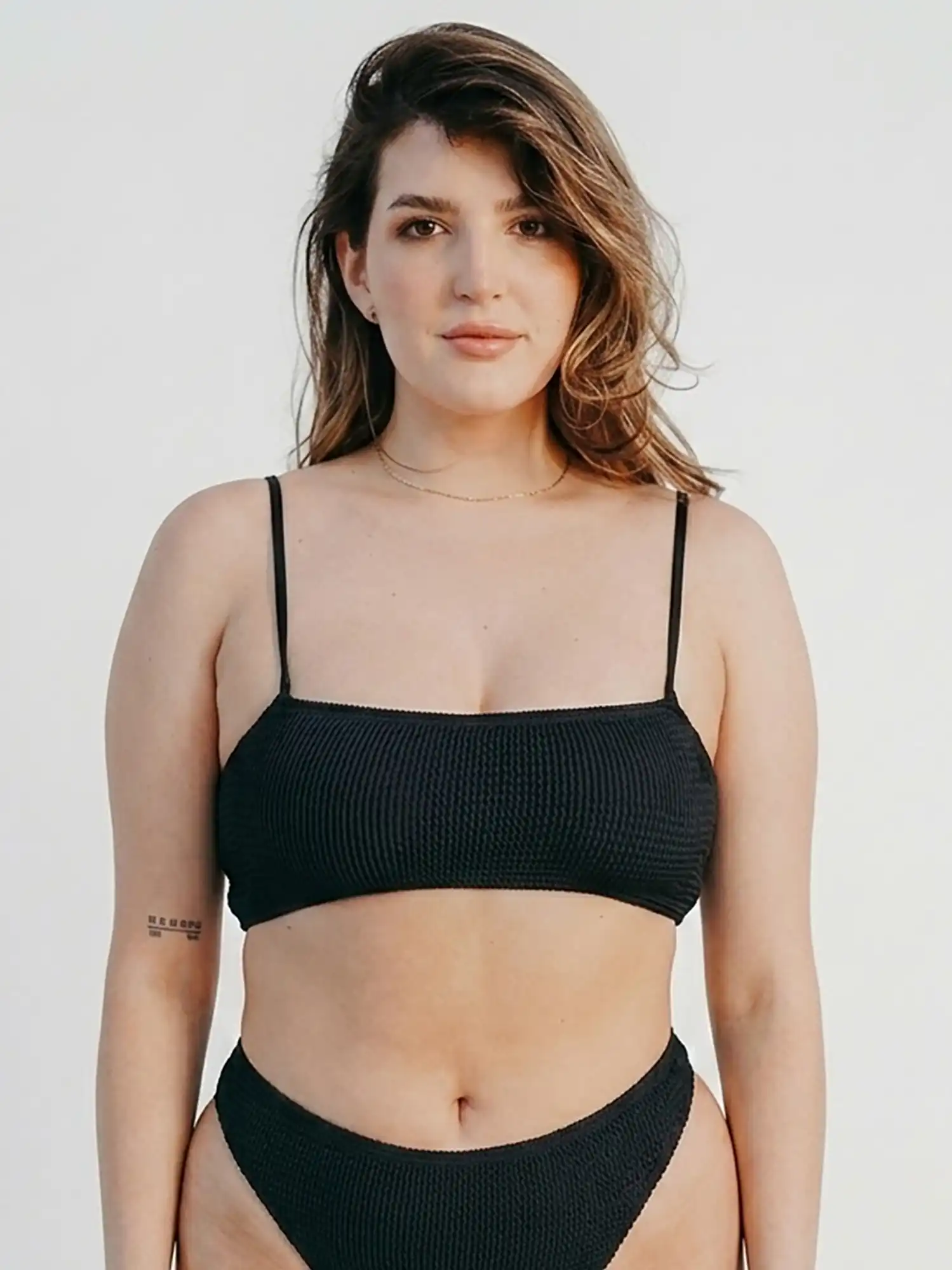 Top bikini negro ona de Calamoon parte de arriba 01