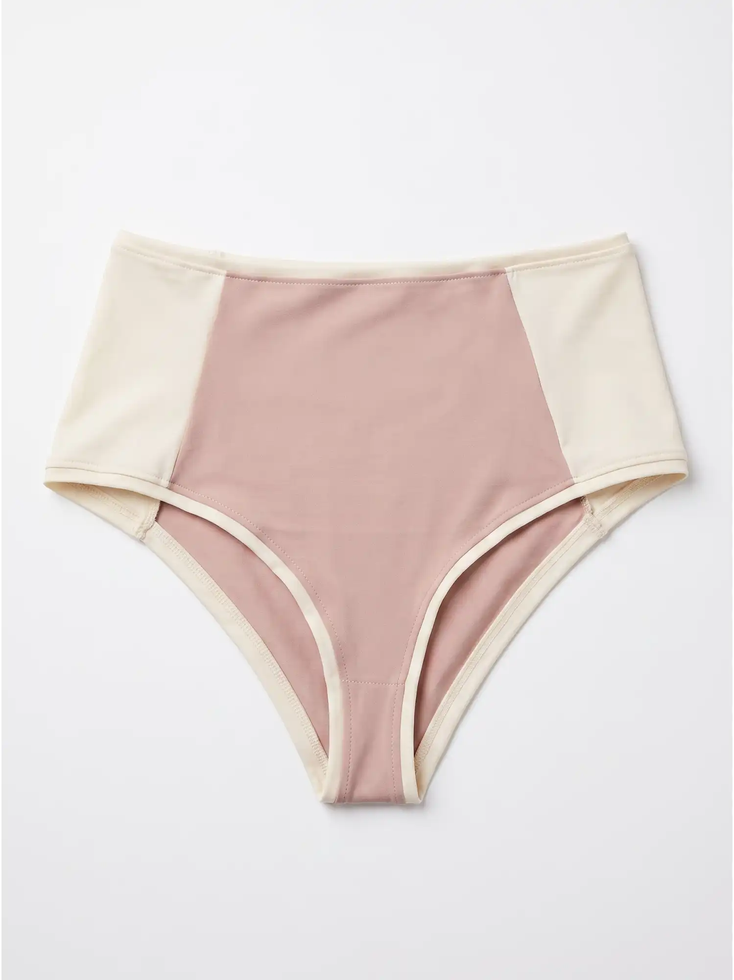 Braga alta de bikini rosa nude y vainilla de poliamida reciclada, de Lilah flat lay 01