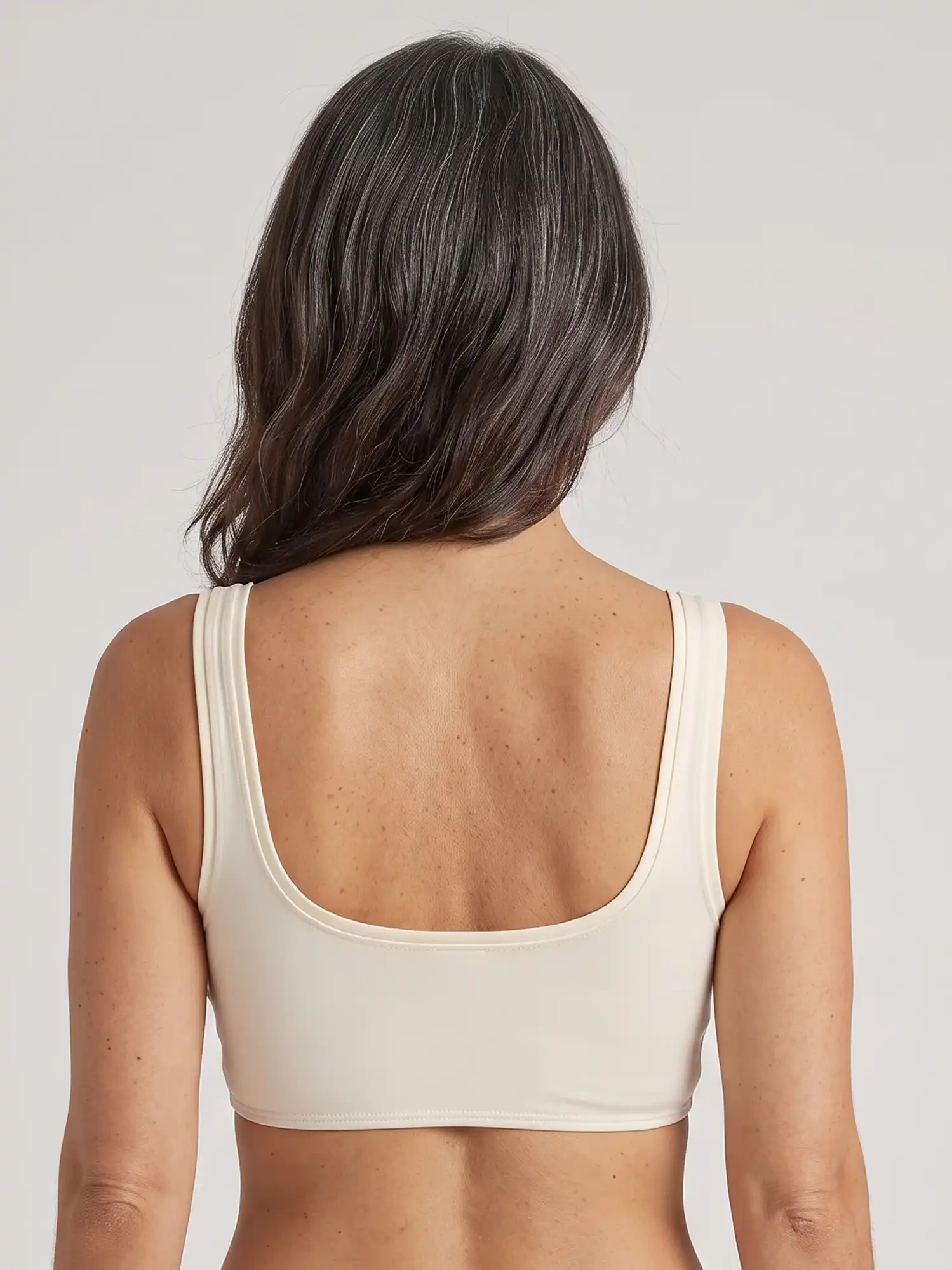 Top de bikini rosa nude y vainilla de poliamida reciclada, de Lilah 02