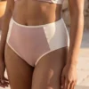 Braga alta de bikini rosa nude y vainilla de poliamida reciclada, de Lilah 05