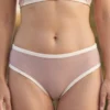 Braga de bikini brasileña rosa nude y vainilla de poliamida reciclada, de Lilah 05