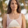 Top de bikini rosa nude y vainilla de poliamida reciclada, de Lilah 05