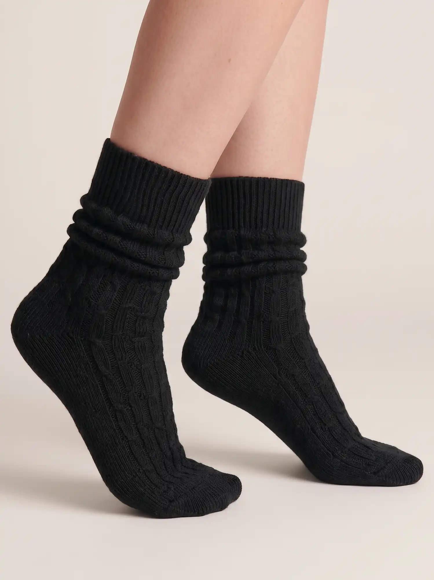 Calcetines de lana y algodón orgánico color negro, de Venga 02